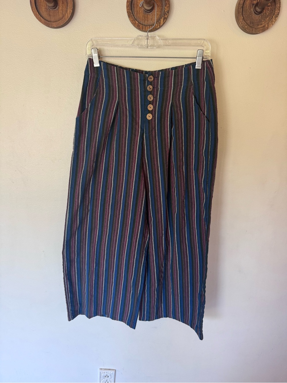 Hyped Unicorn striped high rise wide leg cropped pleated pants medium